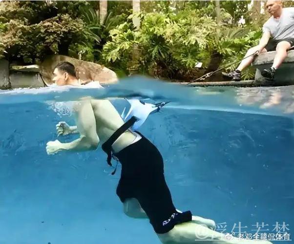 姚明泳池照曝光,NBA球星身材堪比超人 姚明泳池照曝光,NBA球星身材堪比超人